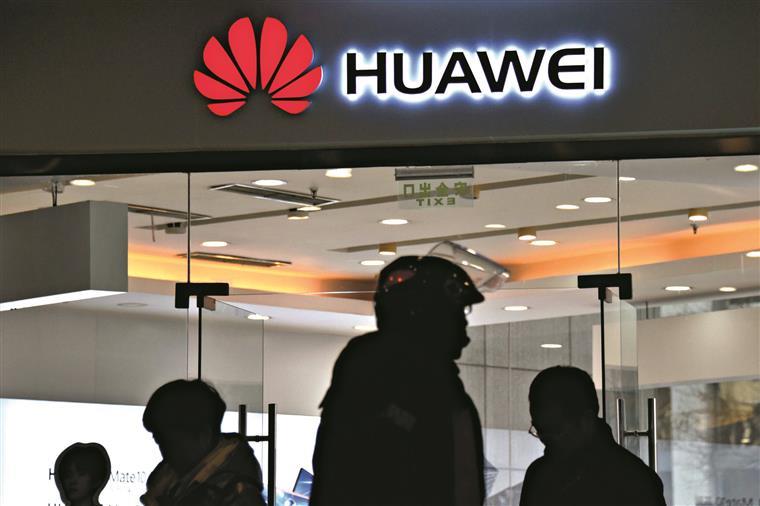 Huawei volta a ser aceite por grupos de tecnologia
