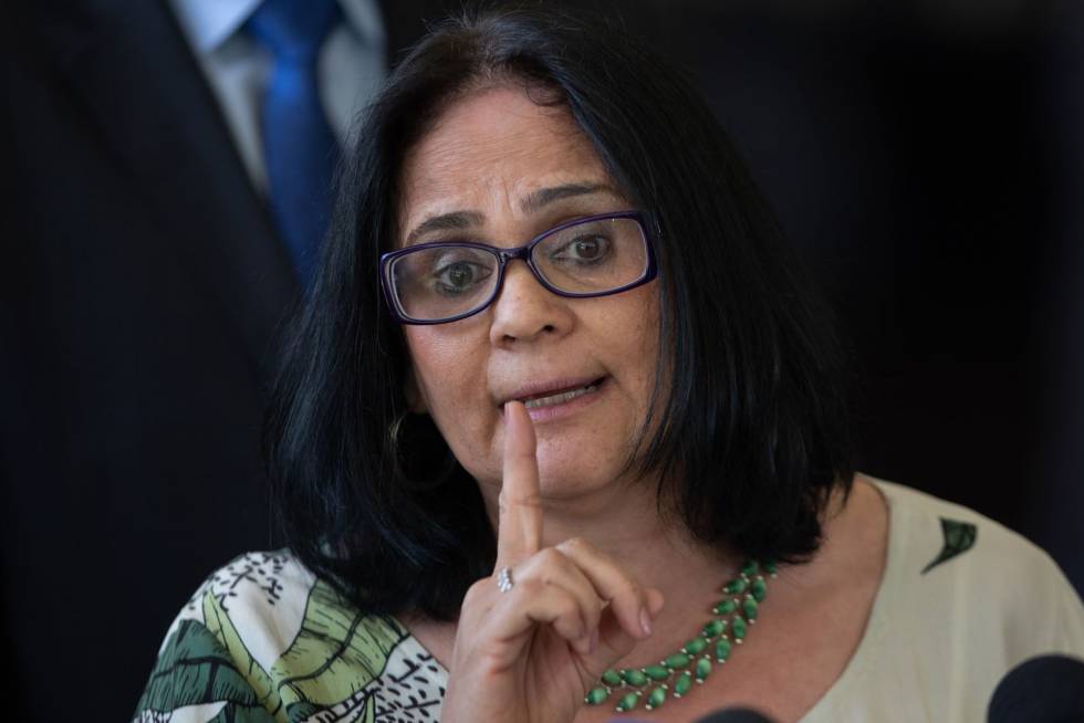Brasil. Ministra da Mulher, Família e Direitos Humanos pediu para abandonar cargo
