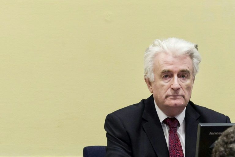 Antigo líder sérvio condenado pelo TPI terá participado em evento por telefone