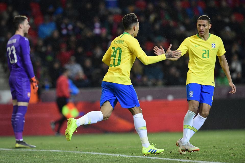 Copa América. Brasil goleia Peru (5-0) e marca lugar nos quartos