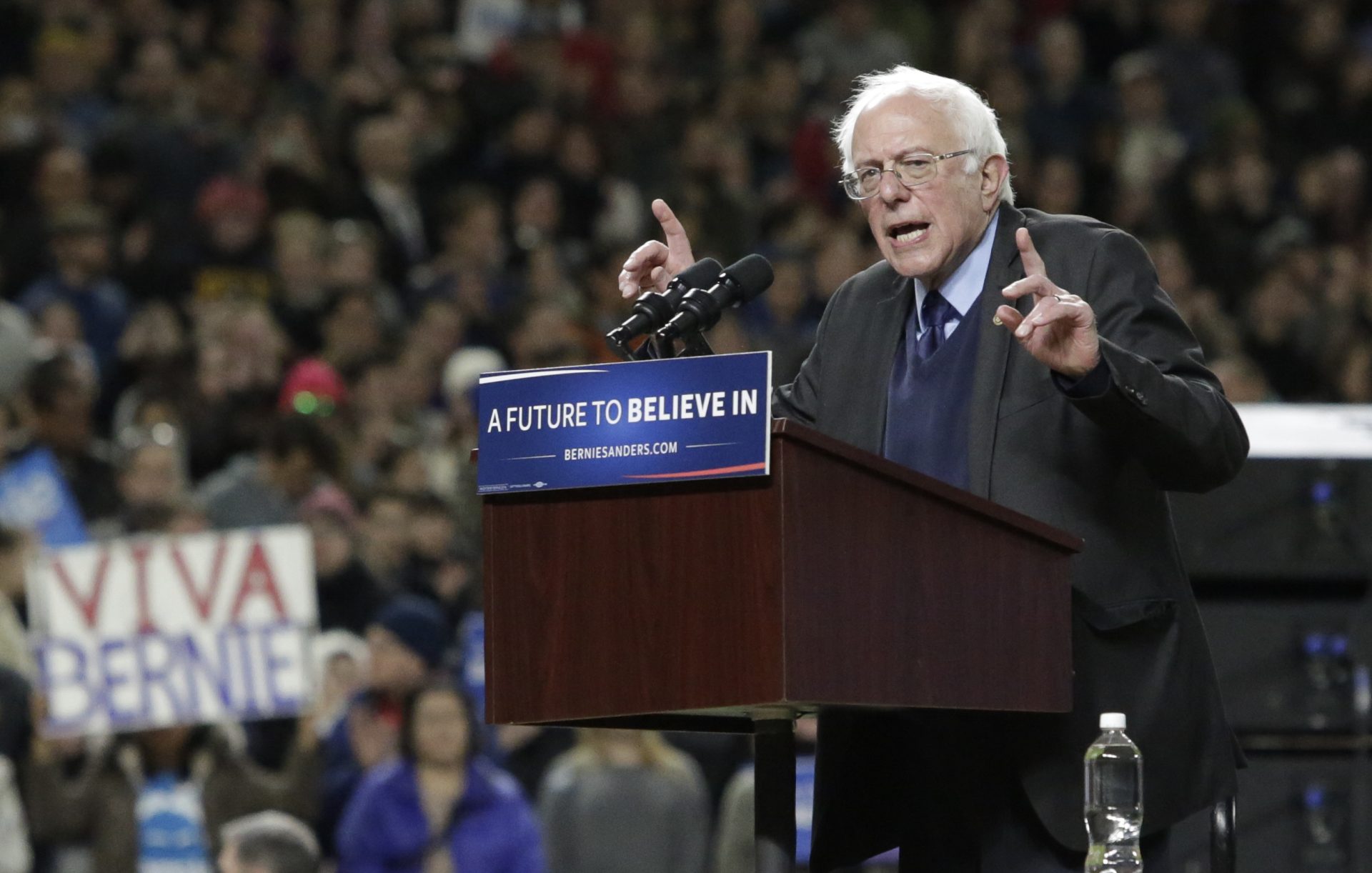 Bernie Sanders quer eliminar a dívida estudantil