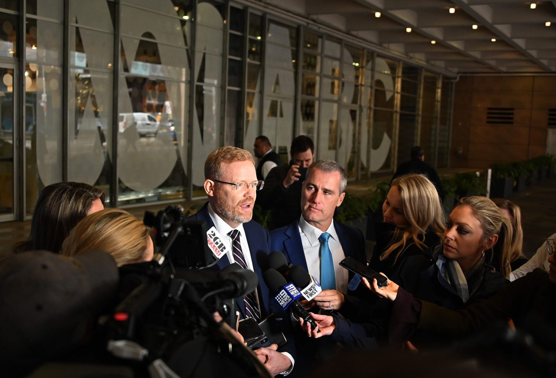 Austrália. Jornalistas alvo de buscas devido a fugas de informação
