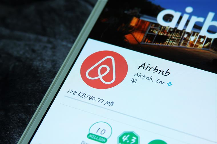 Bruxelas saúda mudanças na Airbnb depois de exigir transparência