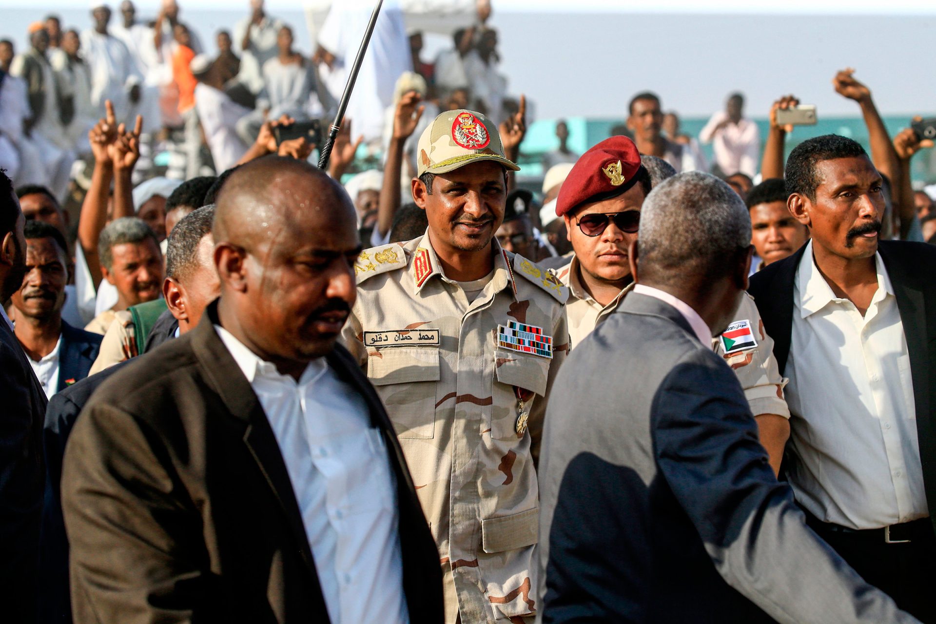 Sudão. Militares e civis assinam acordo após meses de protestos