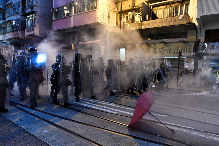 Violência torna-se frequente em Hong Kong