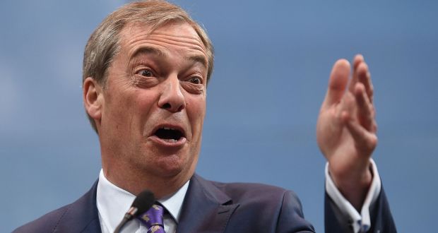 Reino Unido. Farage ataca a família real britânica