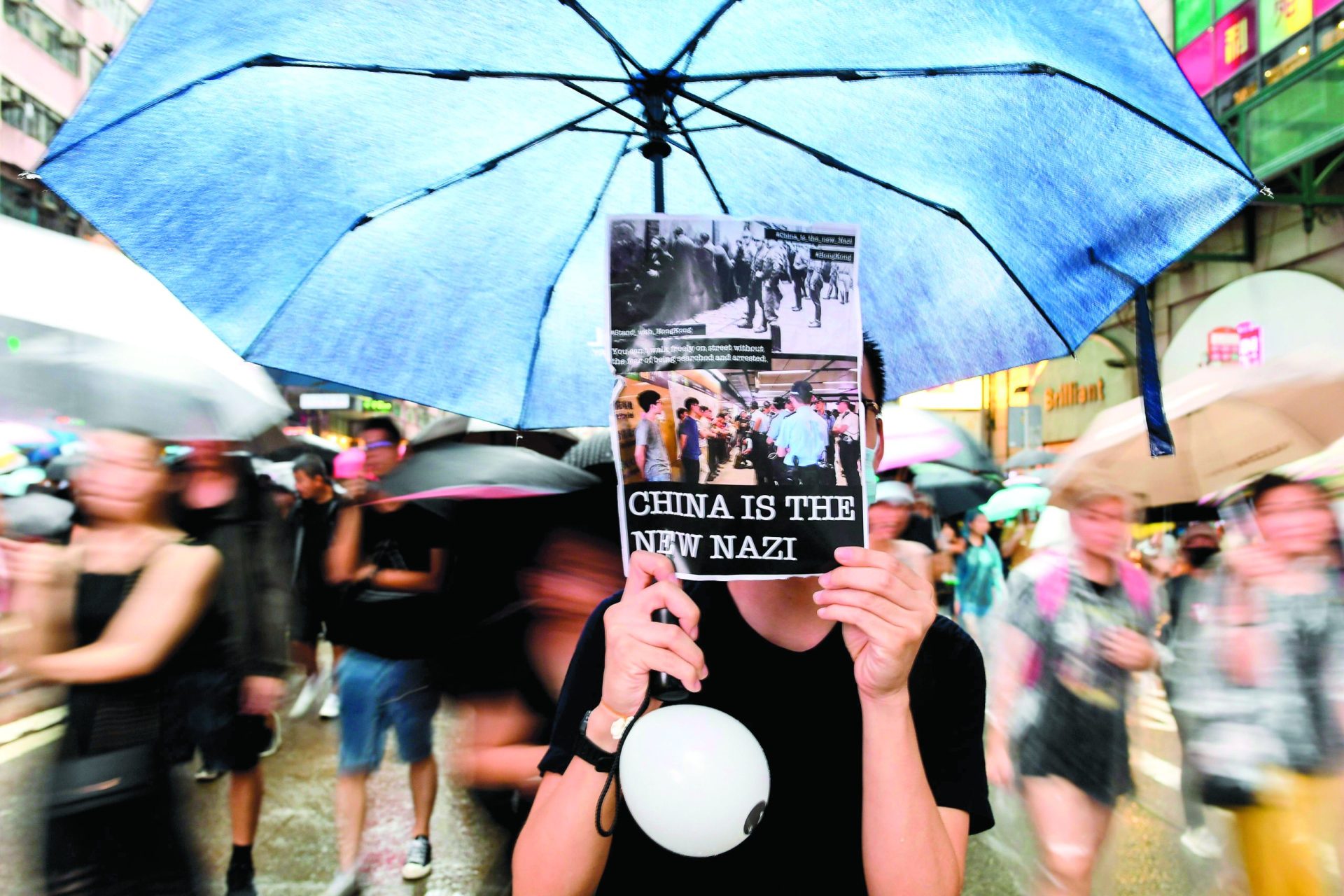 Hong Kong. Marcha pacífica depois de dias de violência