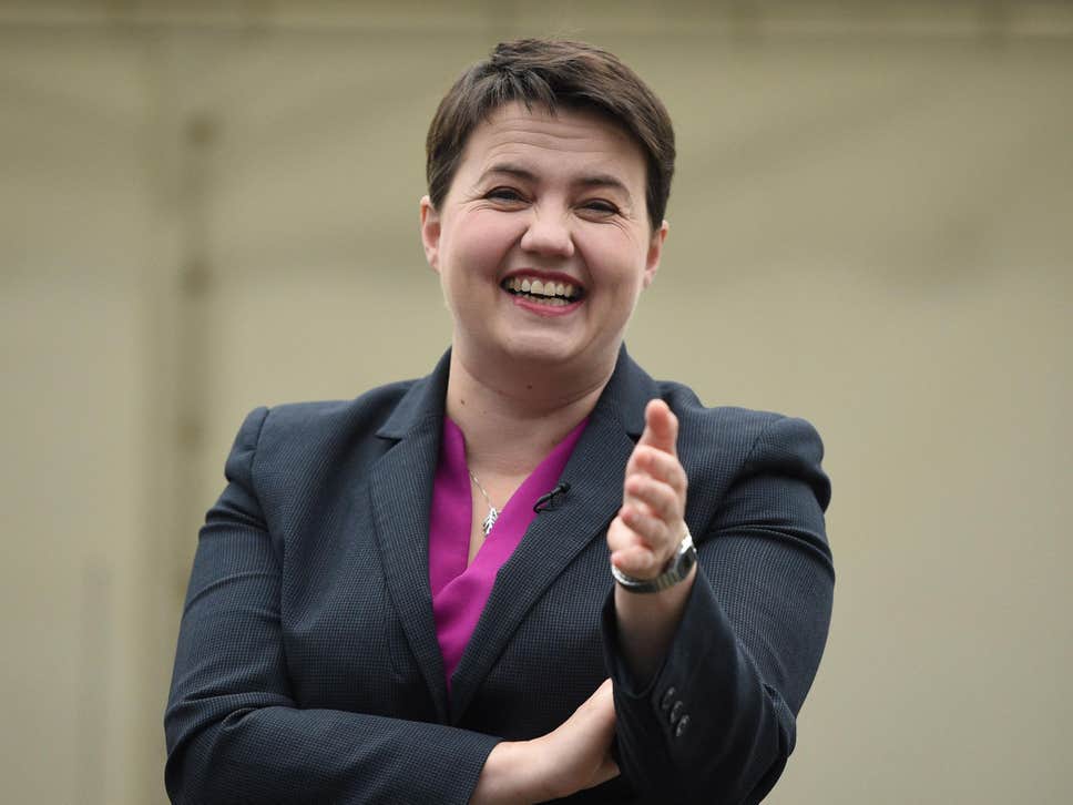 Líder do Partido Conservador na Escócia demite-se