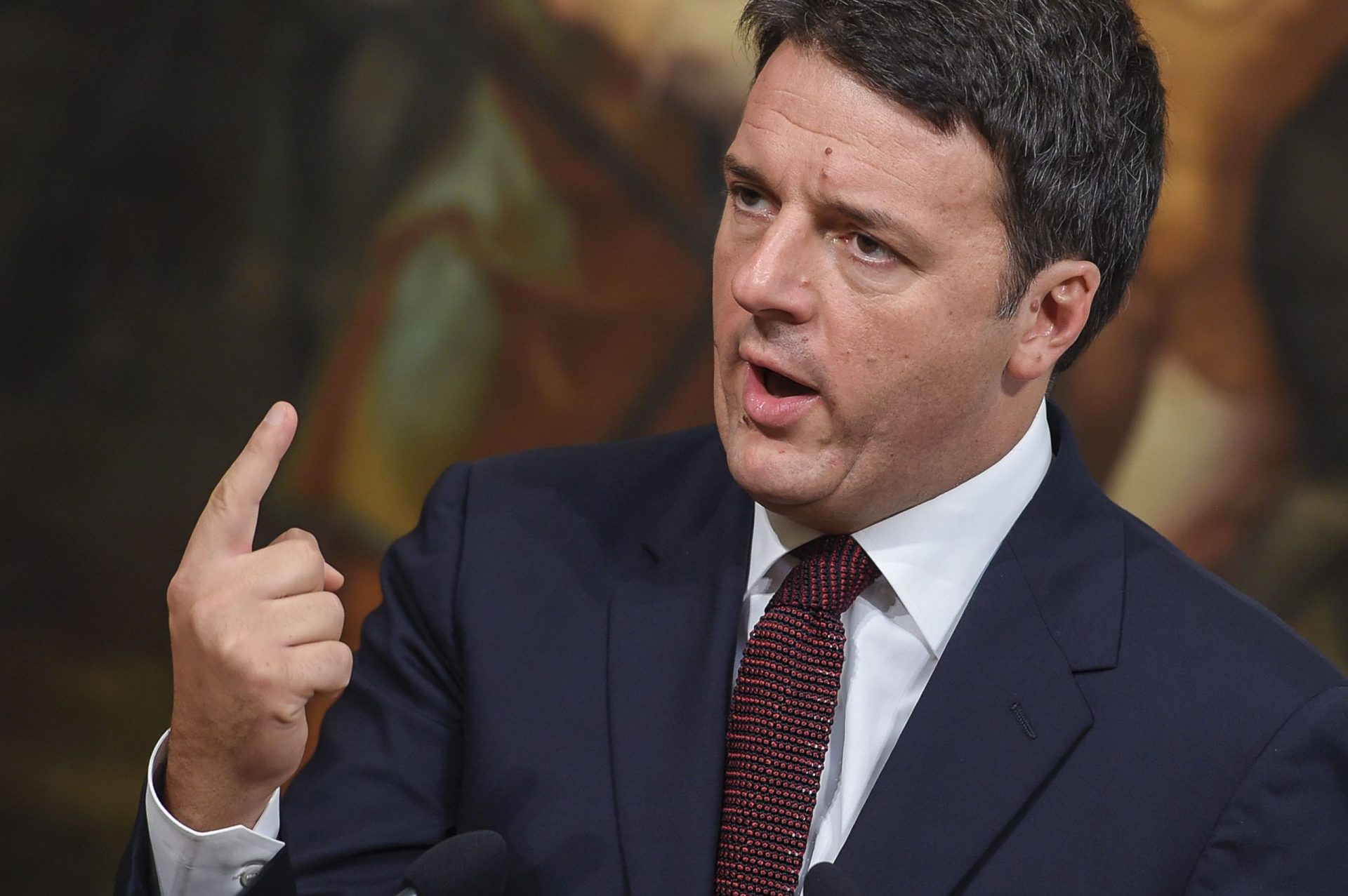 Ex-PM italiano abandona os democratas para criar novo partido