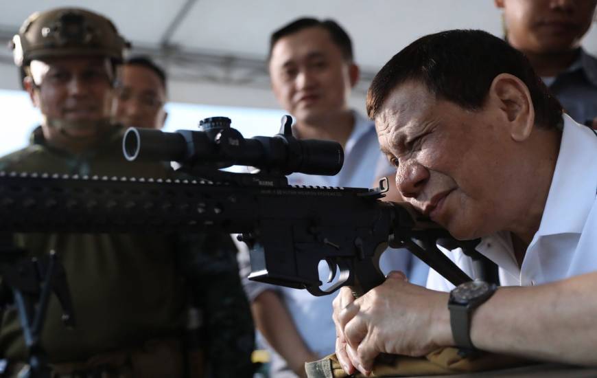 Presidente filipino prefere que criminosos sejam apanhados mortos