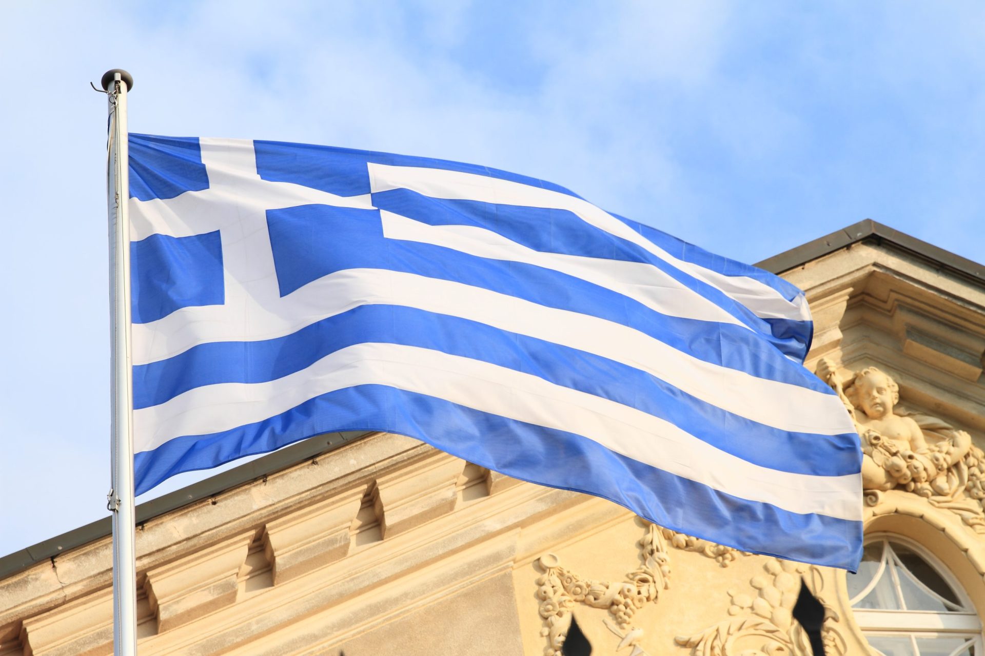Grécia que avançar com programa de 9 mil milhões para ajudar a banca