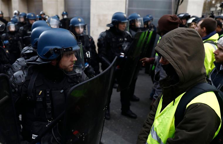 Paris. Tumultos durante manifestações pró-ambiente
