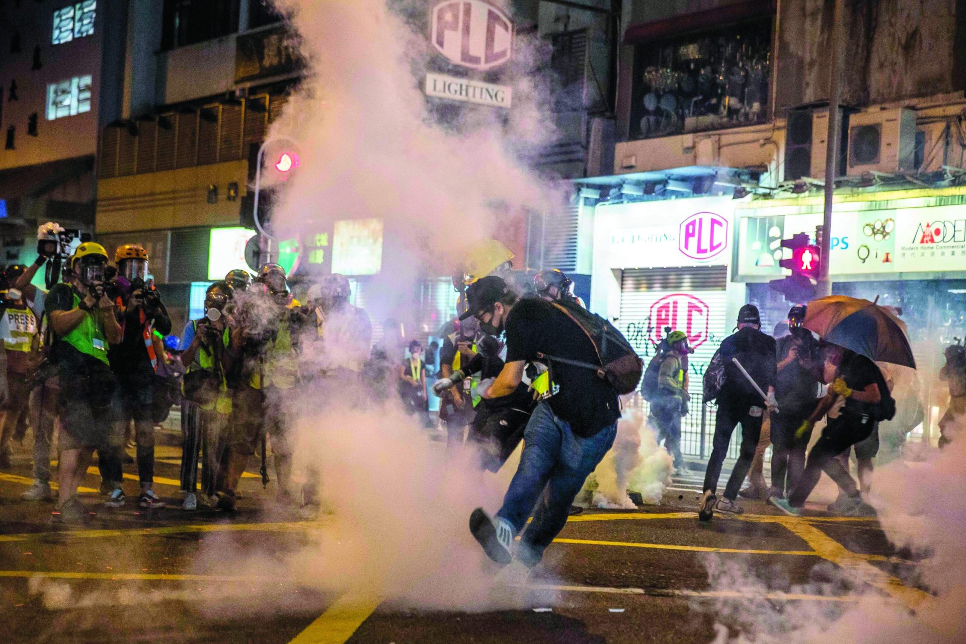 Hong Kong. Batalha campal nas vésperas   do dia nacional da China