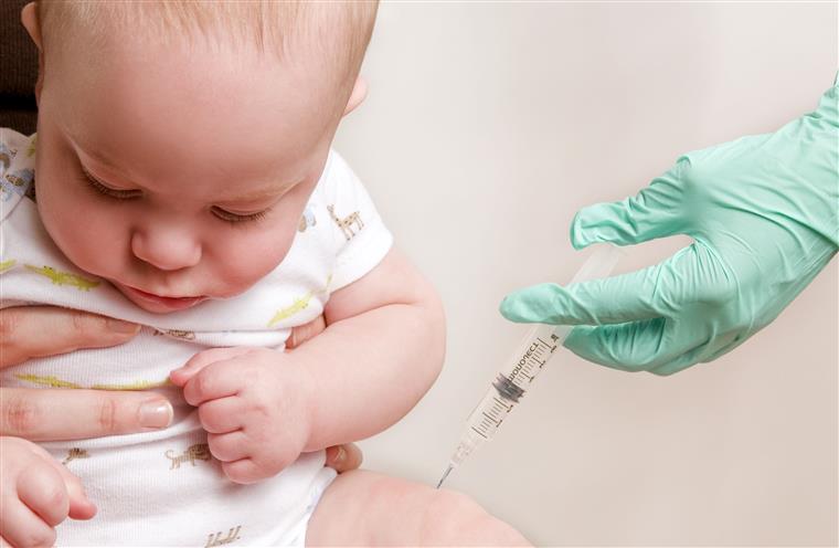 Vacina da meningite B já é gratuita para as crianças até um ano