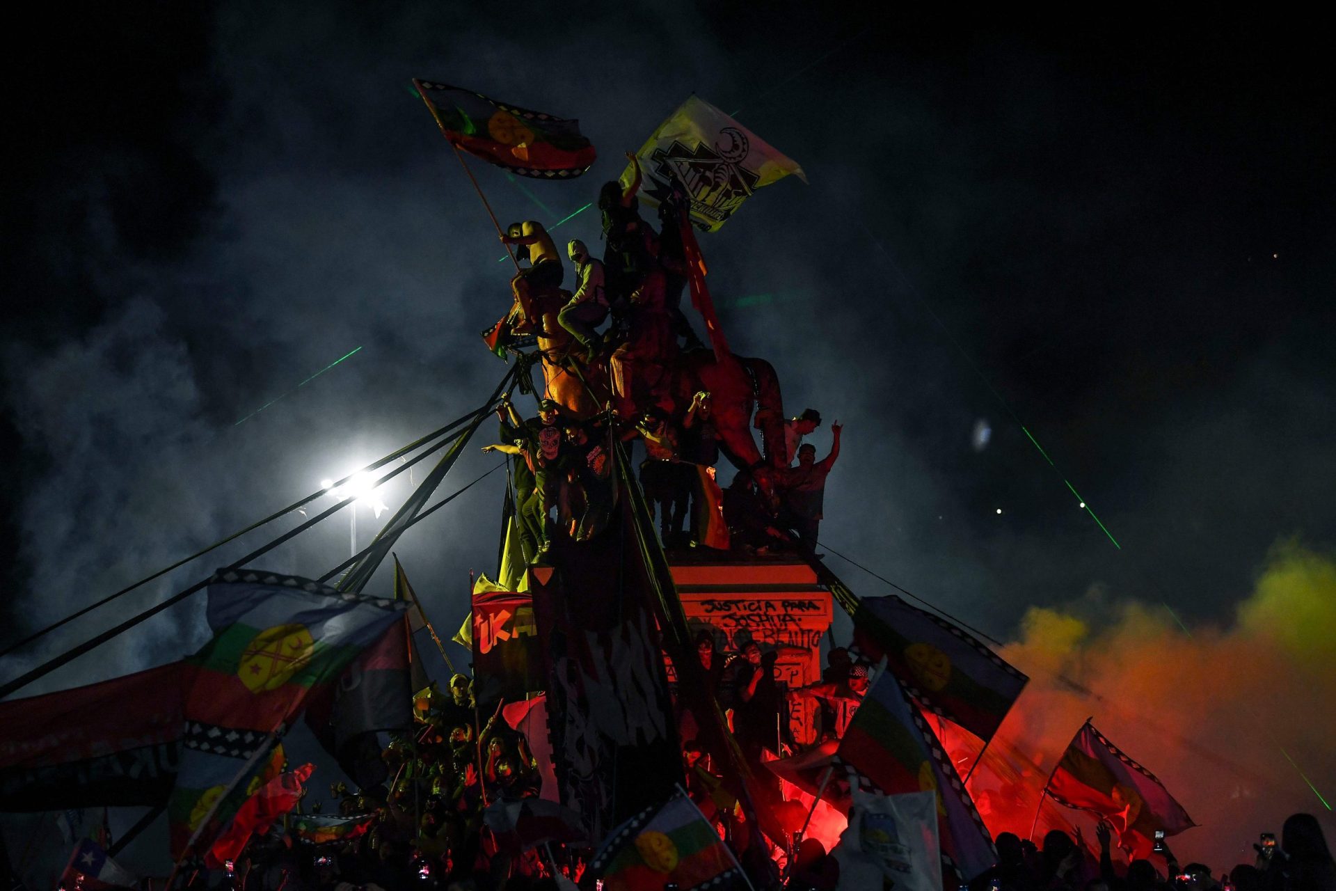 Chilenos festejaram o fim da constituição de Pinochet