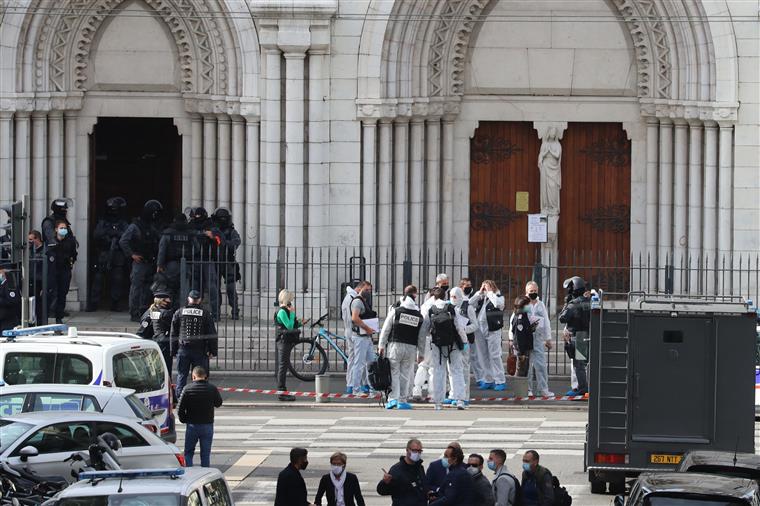 França. Atentados ensombram país em colisão com islamismo