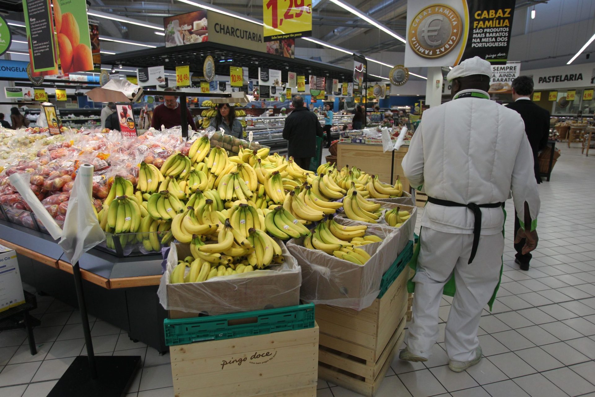 Supermercados adaptam-se às medidas do Governo