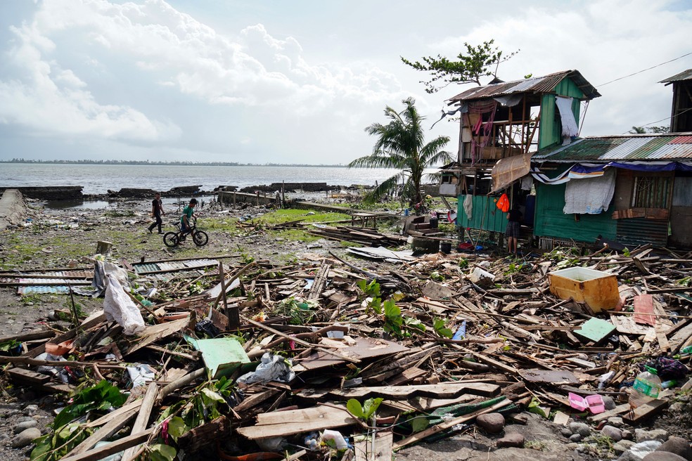 Tufão Vamco mata 67 pessoas nas Filipinas
