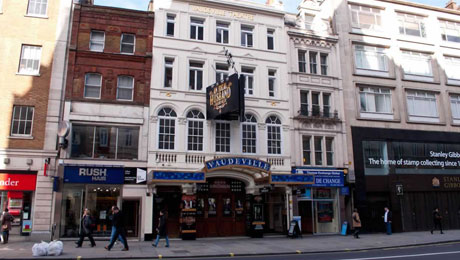 “Pacote suspeito” obriga à evacuação de teatro em Londres