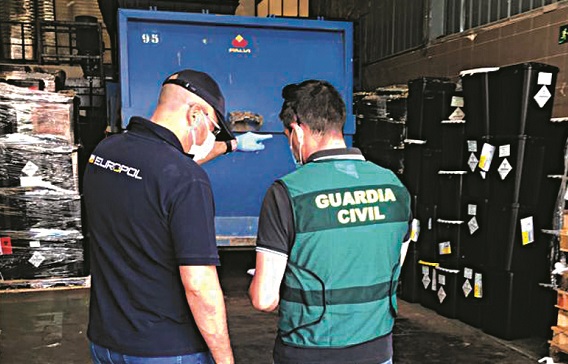 Covid-19. Detidos 30 portugueses por gestão irregular de resíduos
