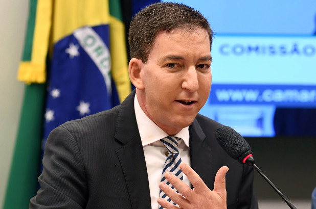 Brasil avança contra Glenn Greenwald, do Intercept