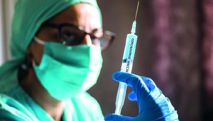 Vacinação continua nos hospitais e arranca a 4 de janeiro nos lares