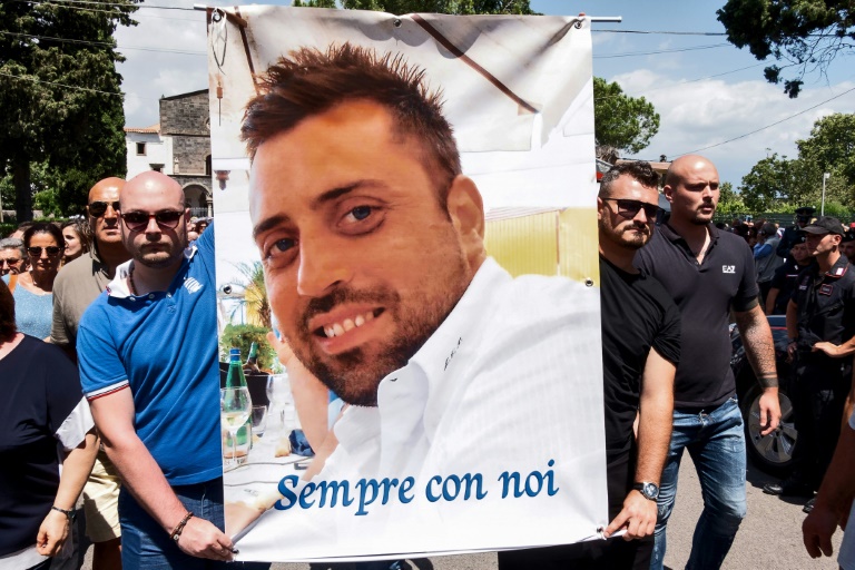 Começa julgamento de dois norte-americanos acusados de assassinar um polícia em Itália