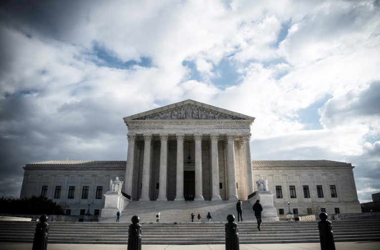 Supremo Tribunal dos EUA adia audiências pela primeira vez em mais de um século