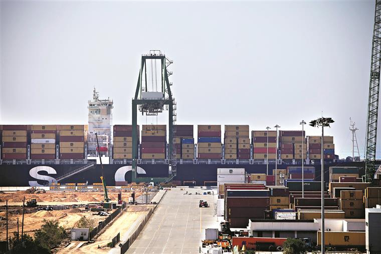 Portos do continente movimentam 7,5 milhões de toneladas de carga