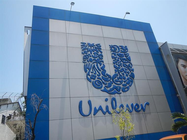 Covid-19. Unilever vai doar 100 milhões em desinfetantes e bens alimentares