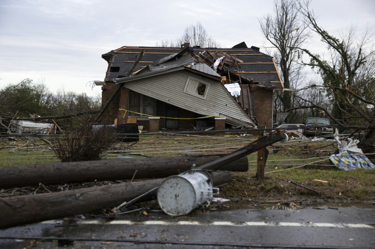 Tornados no Tennessee matam 25 pessoas