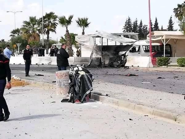 Atentado suicida junto à embaixada norte-americana na Tunísia faz um morto e vários feridos