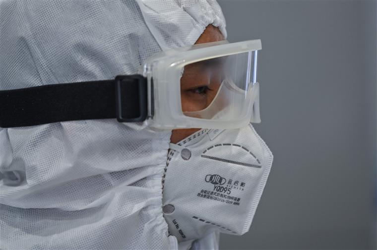 Médico de Wuhan sobre não usar máscara: &#8220;Não é cultural, é estupidez&#8221;