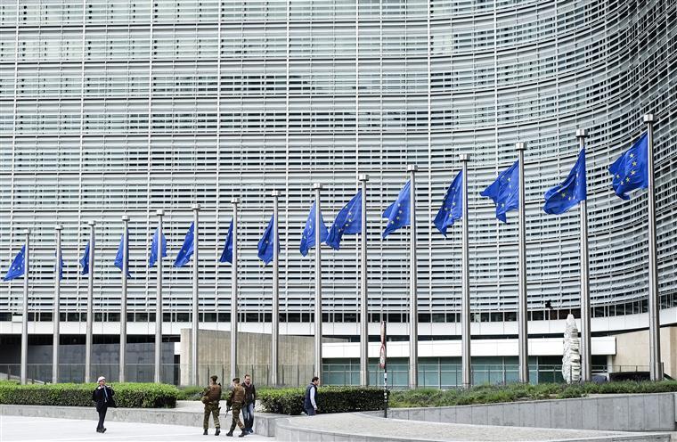 Bruxelas propõe apoios temporários como alternativa ao layoff