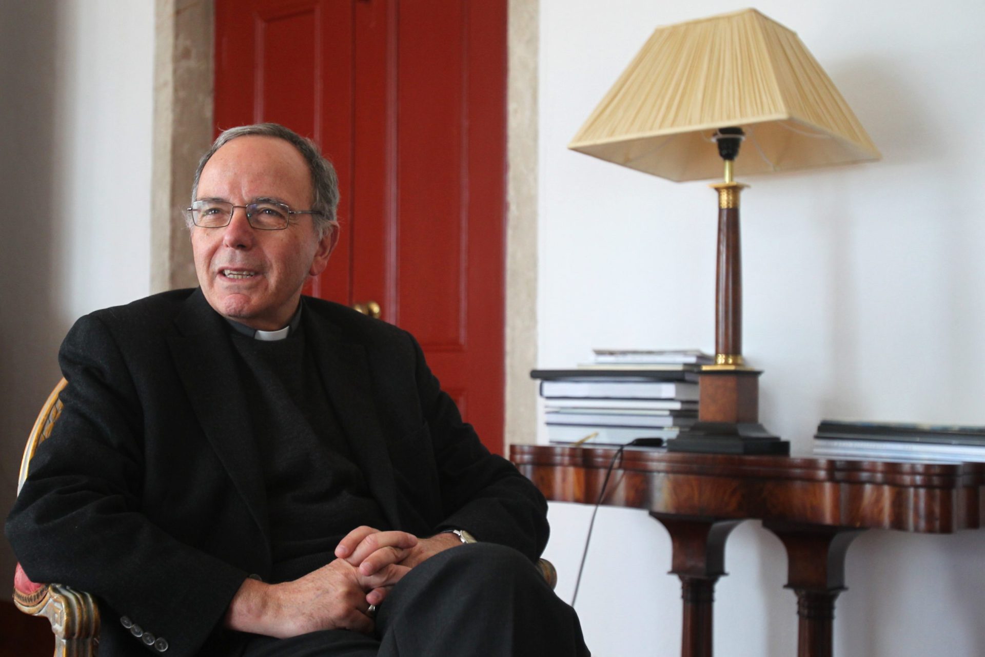 Costa reúne-se com cardeal-patriarca  para analisar reabertura  de igrejas