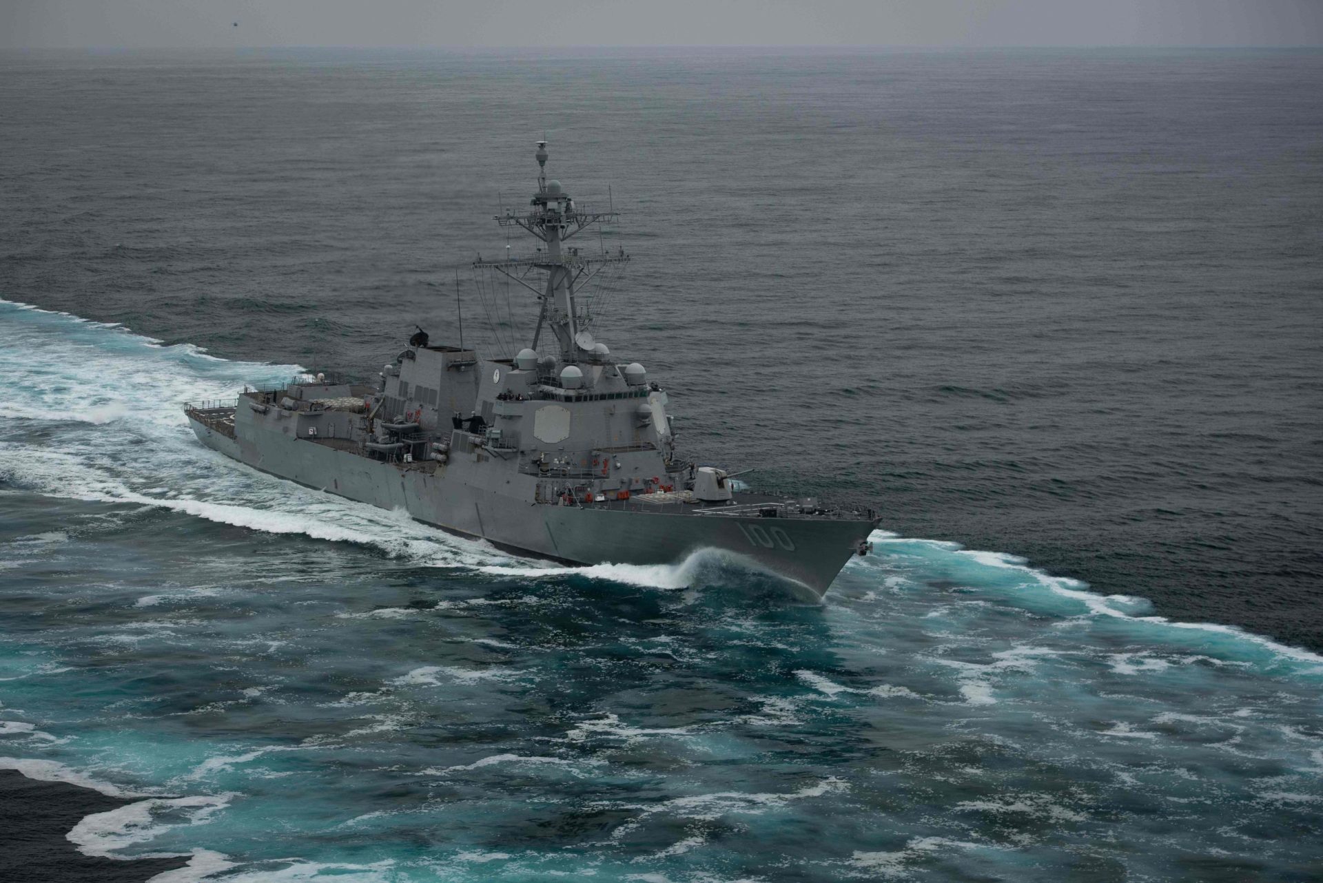 Marinha dos EUA enfrenta (mais um) surto de Covid-19 em navio