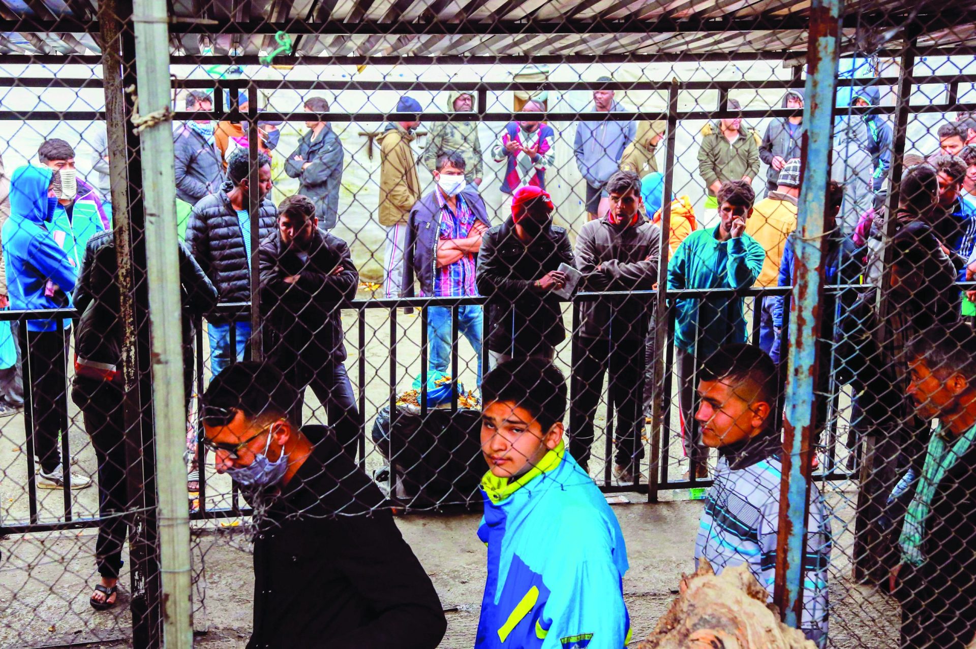 Lesbos. Os refugiados aguardam impotentes a tragédia que se anuncia