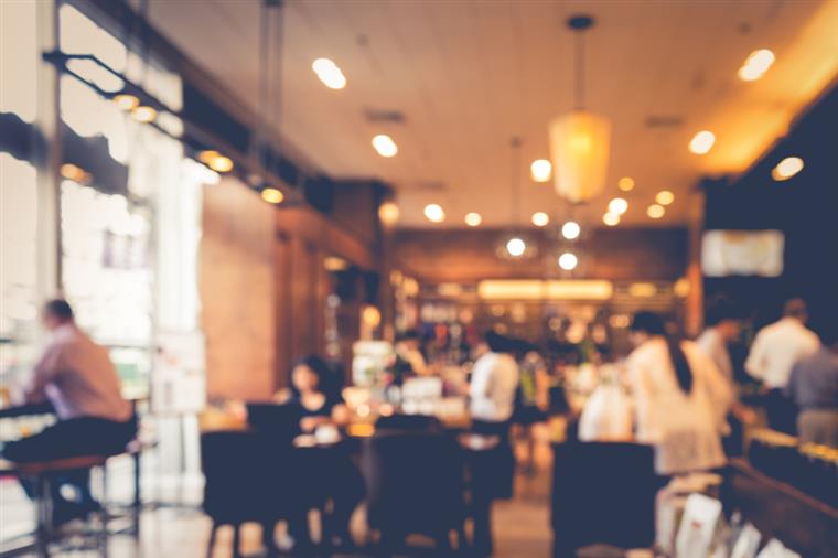 AHRESP divulga que 44% dos restaurantes não conseguiram pagar totalidade dos salários em abril