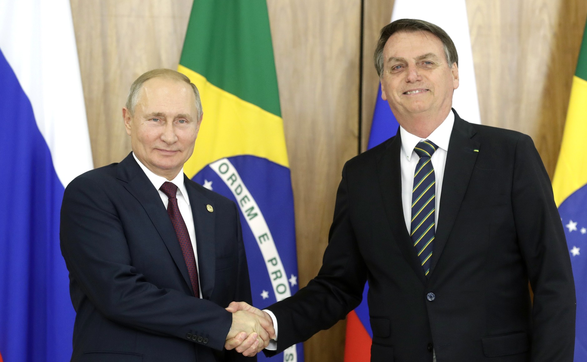 Bolsonaro e Putin acordam cooperação para combate à pandemia