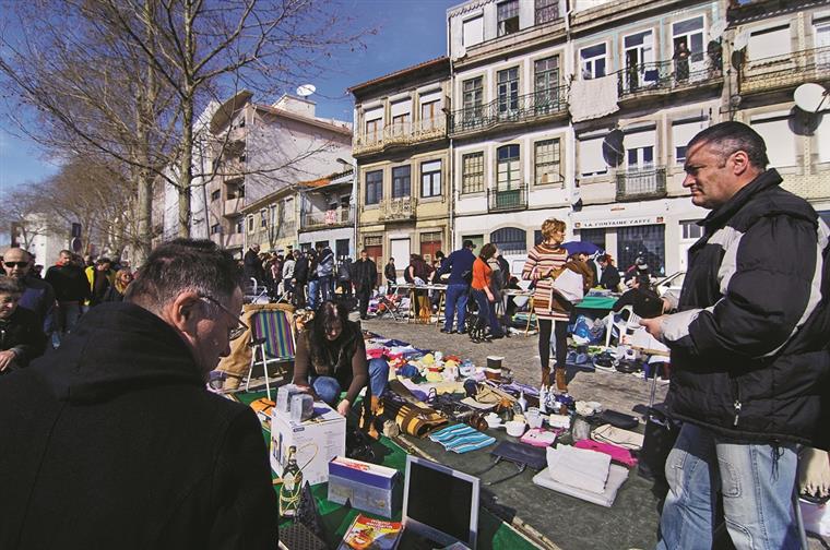 Luz verde para feirantes com aceno de Graça Freitas durante manifestação