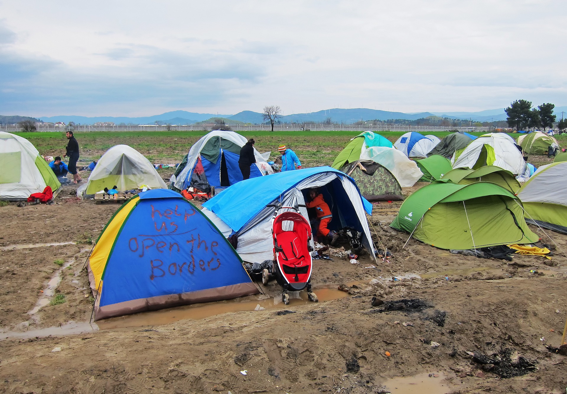 Portugal acolhe 25 menores de idade de campos de refugiados na Grécia