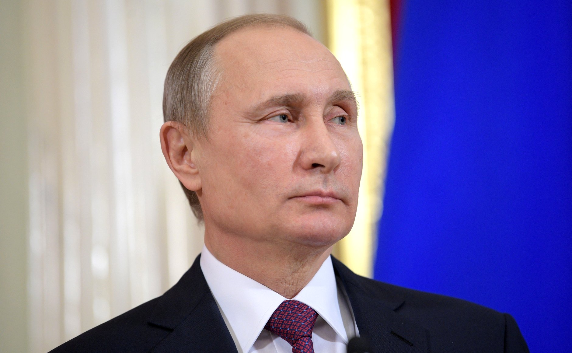 Rússia cria túnel de desinfeção para proteger Putin da Covid-19
