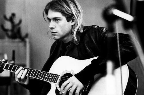 Guitarra de Kurt Cobain vendida por valor recorde