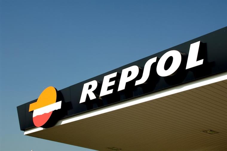 Repsol com prejuízos de 2.484 milhões de euros no primeiro semestre