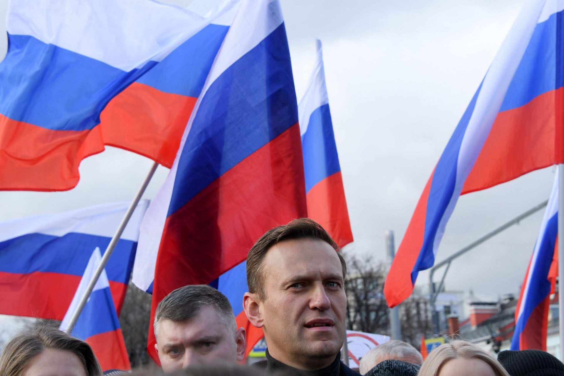 Navalny diz que Novitchok foi encontrada no seu organismo mas também sobre o corpo