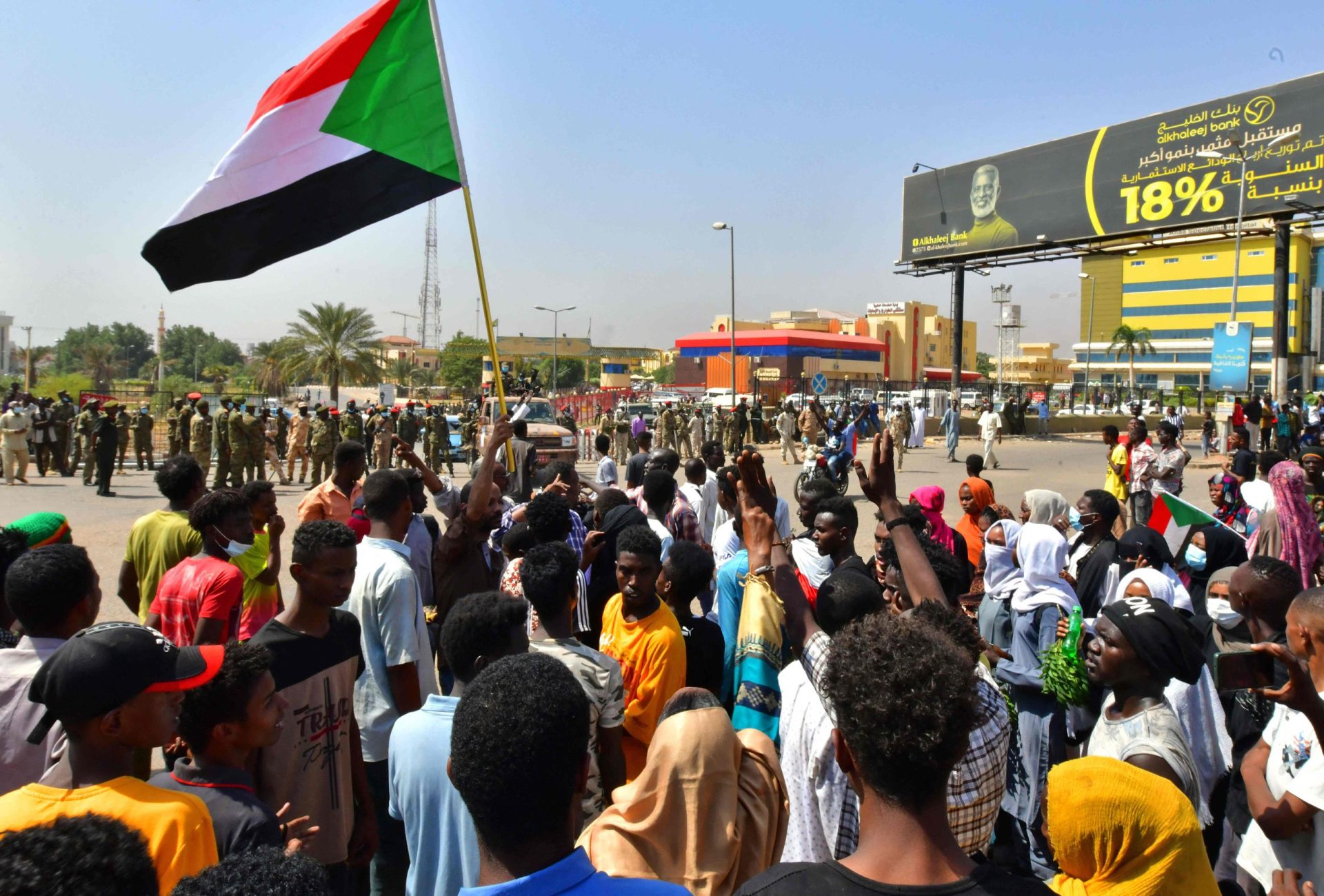 Sudão. Militares executam golpe de Estado e prendem primeiro-ministro