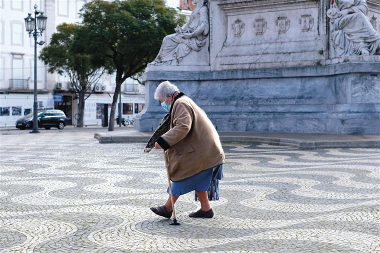 Europa em alerta para época de gripe severa para idosos