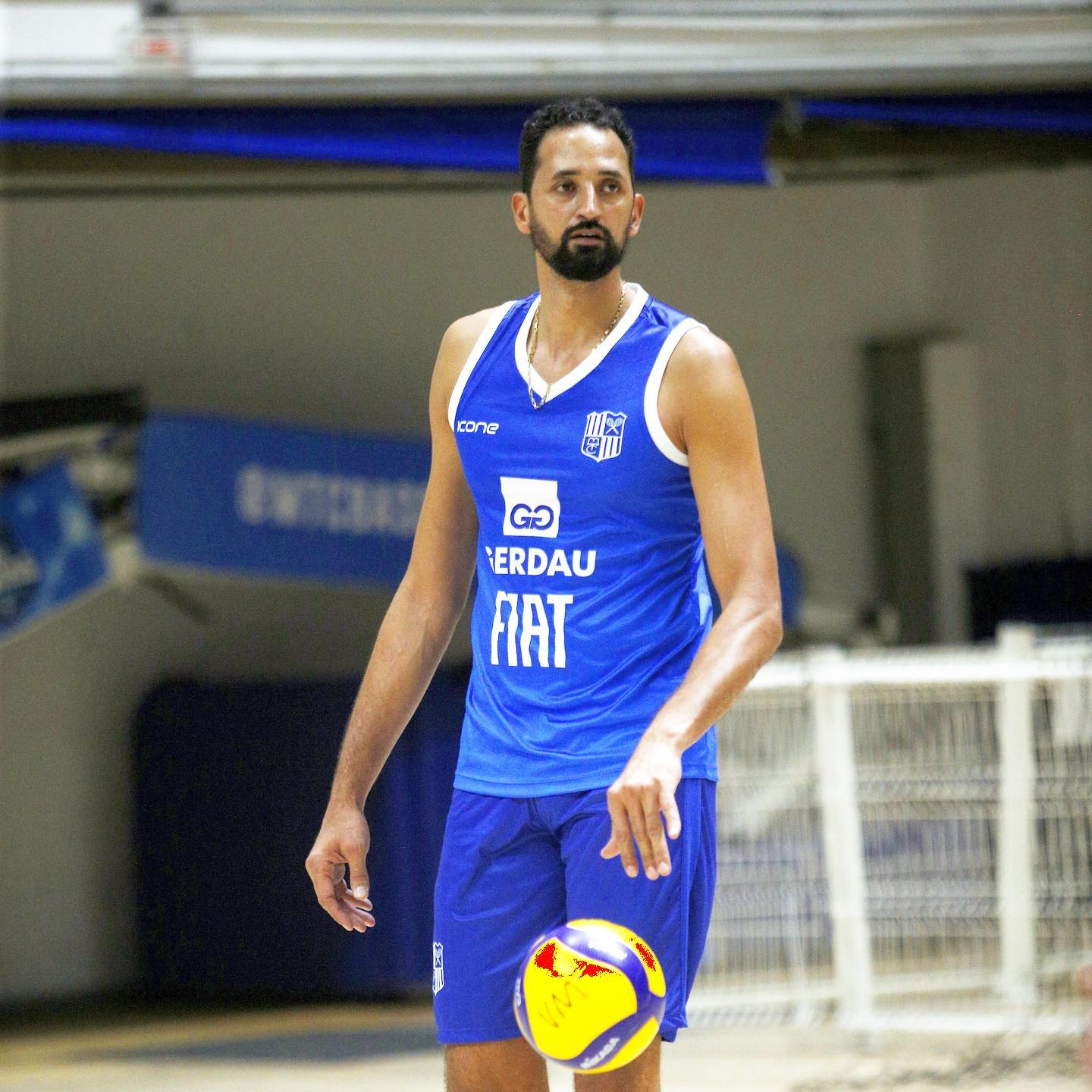 Jogador de voleibol Maurício Souza despedido por comentários homofóbicos