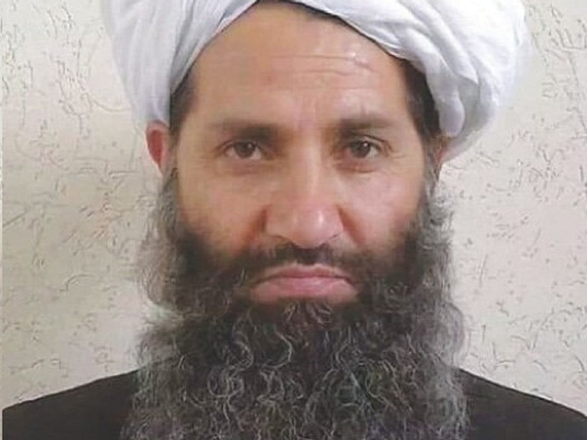 Misterioso líder dos talibãs aparece em público
