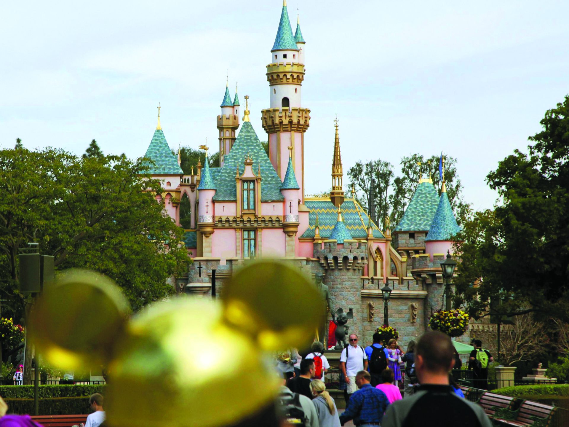Disneyland na Califórnia transformou-se em centro de vacinação